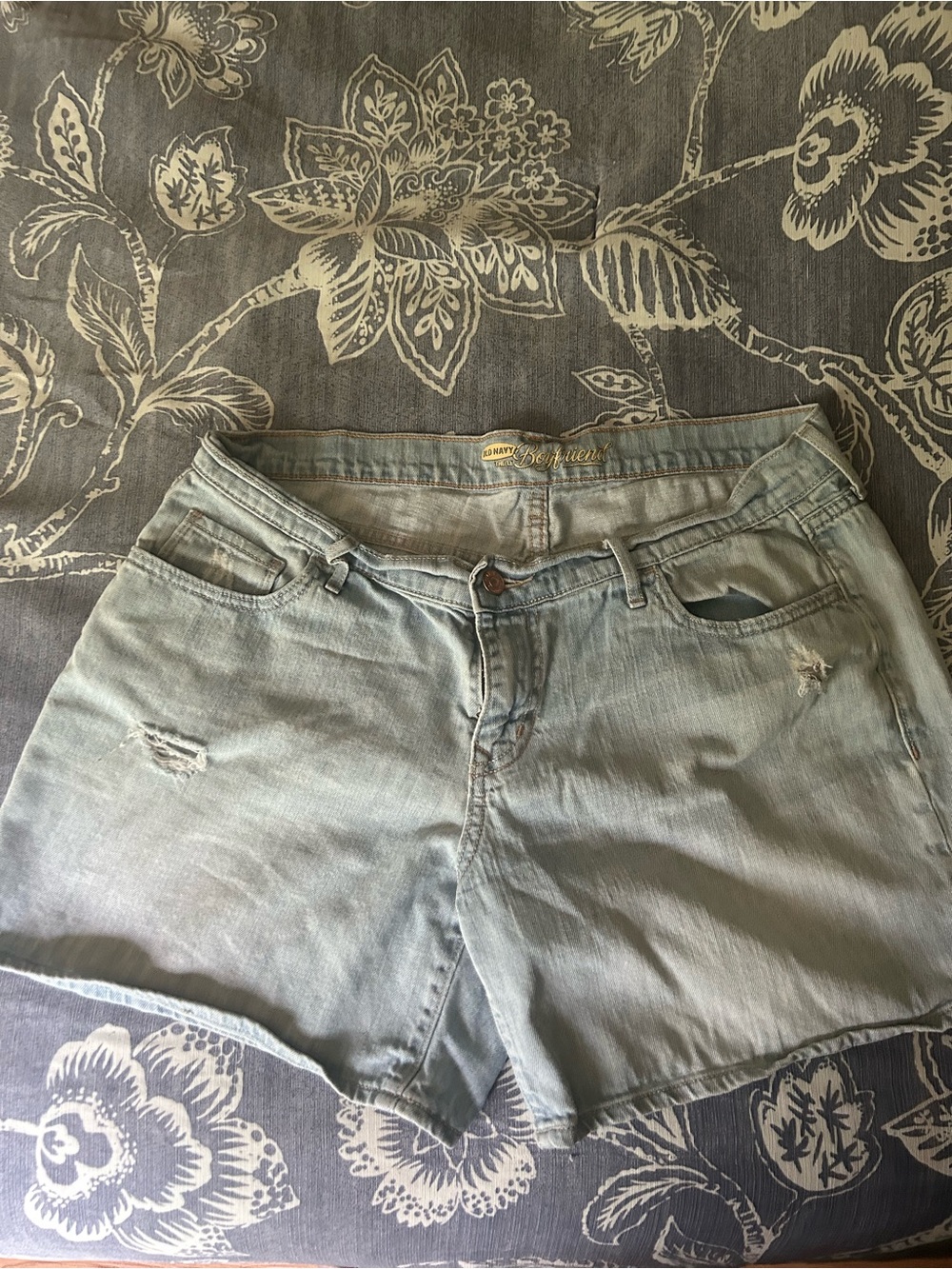 Old Navy Light Blue Distressed Denim Shorts boyfriend jeans
